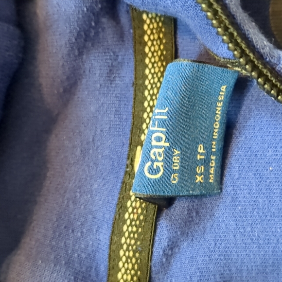 GapFit XS Hoodie - Picture 2 of 2